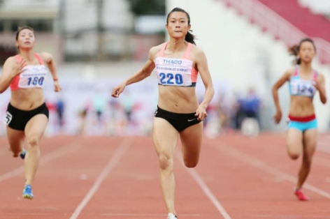 Tú Chinh và đồng đội phá KLQG 4x200m nữ | Giải VĐQG 2017